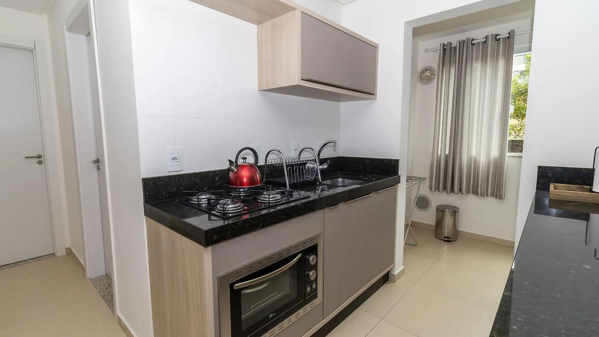 543 - Lindo Apartamento 2 Dormitorios Na Praia De Bombas Bombinhas
