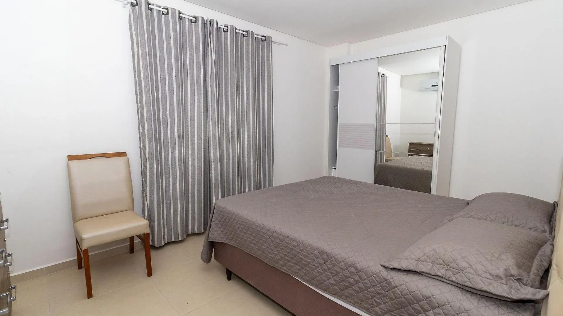 543 - Lindo Apartamento 2 Dormitorios Na Praia De Bombas Bombinhas Apartment