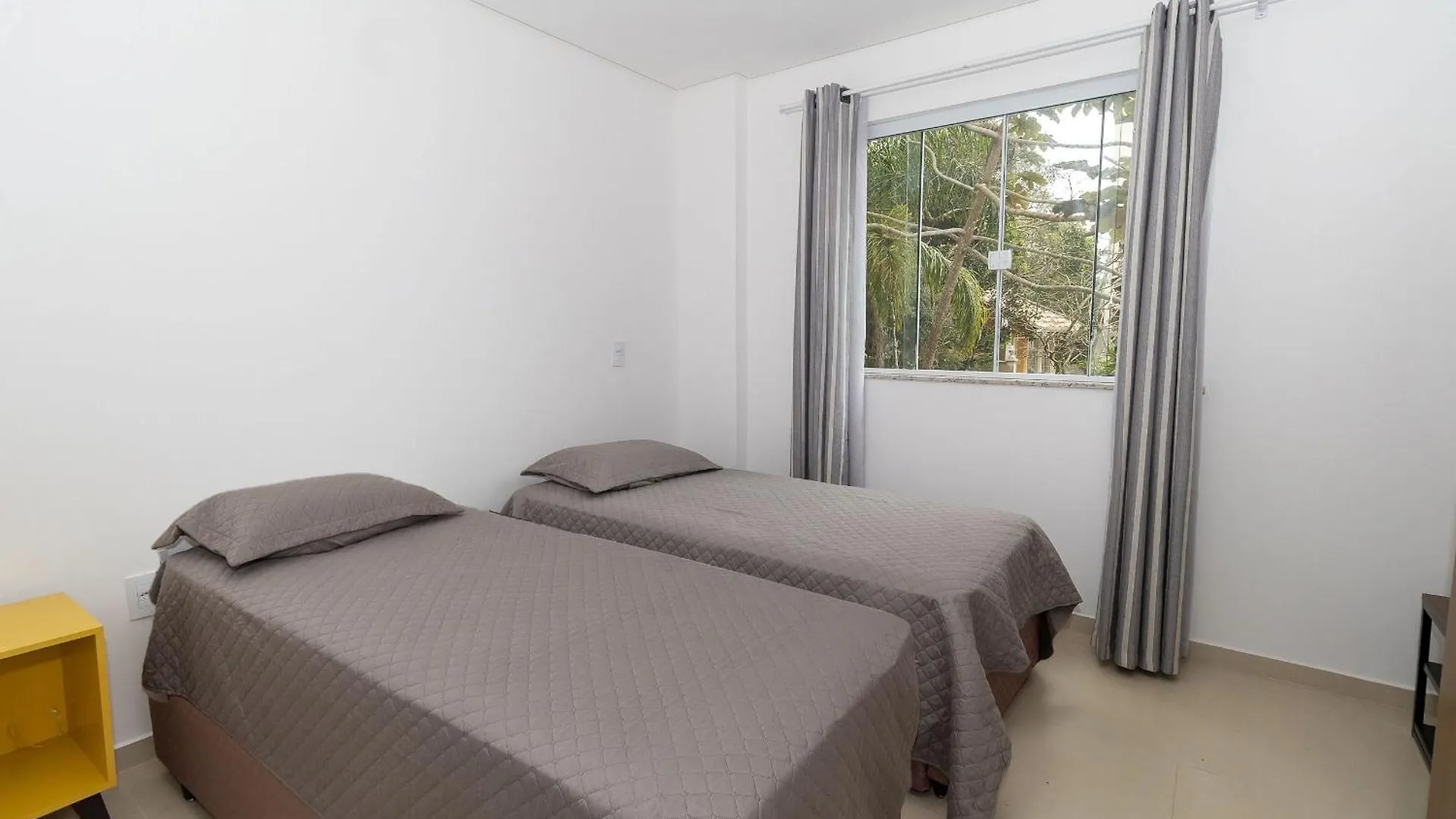 543 - Lindo Apartamento 2 Dormitorios Na Praia De Bombas Bombinhas Brasilien